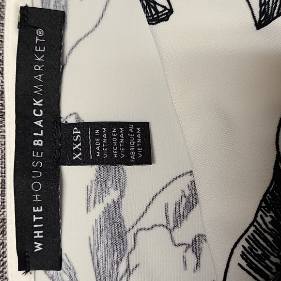 NWOT WHBM Floral Sleeveless Blouse. Size: XXSP. - Picture 4 of 5